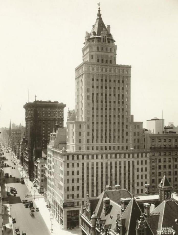Historic black and white photo of the Heckscher Building in the 1920s